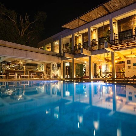 Hotel Makaaba Eco-Boutique Bacalar Bagian luar foto The swimming pool at the hotel