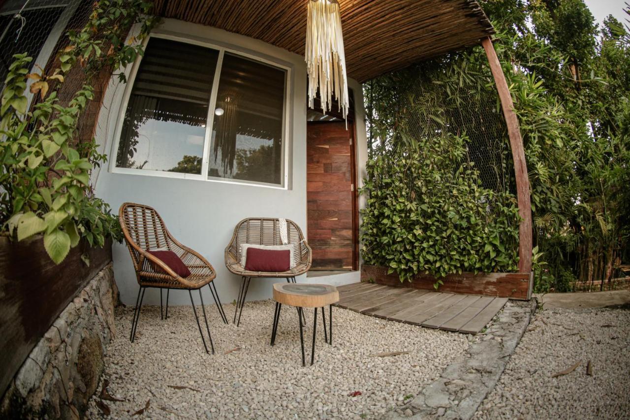 Hotel Makaaba Eco-Boutique Bacalar Bagian luar foto A room at the hotel