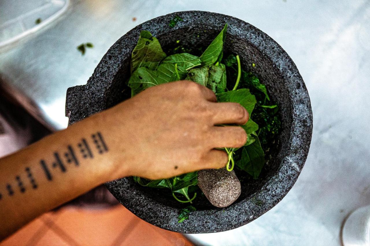 Hotel Makaaba Eco-Boutique Bacalar Bagian luar foto Preparation of a green mole