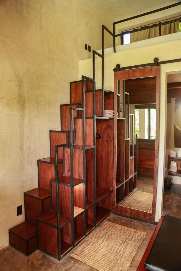 Hotel Makaaba Eco-Boutique Bacalar Bagian luar foto Stairs in a tiny home